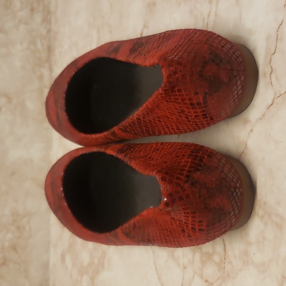 Artemis red animal print flat loafers women's shoes size 37 - Picture 3 of 6